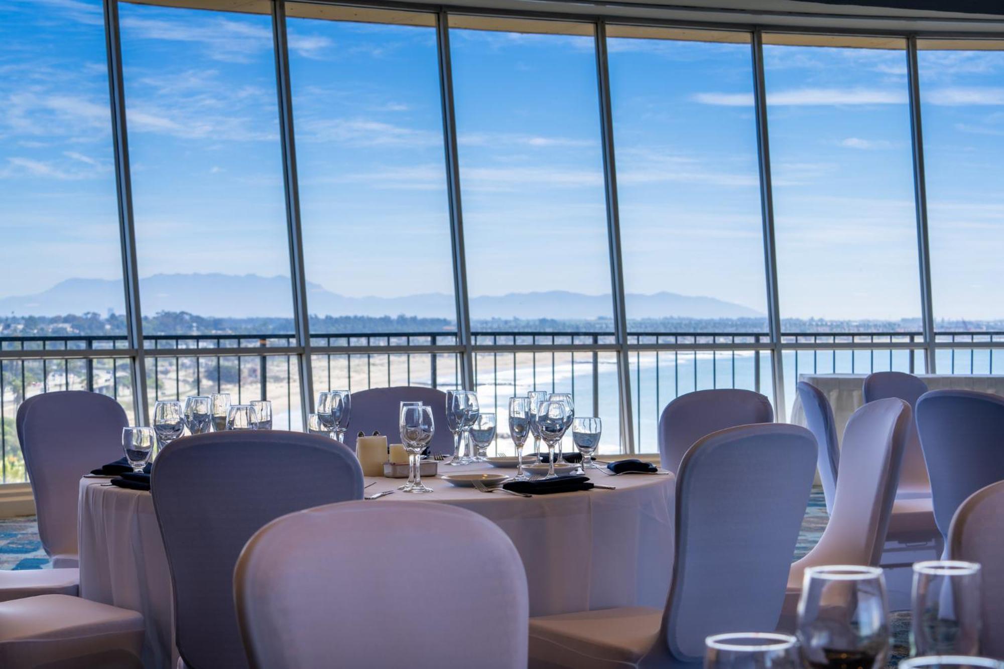Crowne Plaza Ventura Beach By Ihg Екстериор снимка