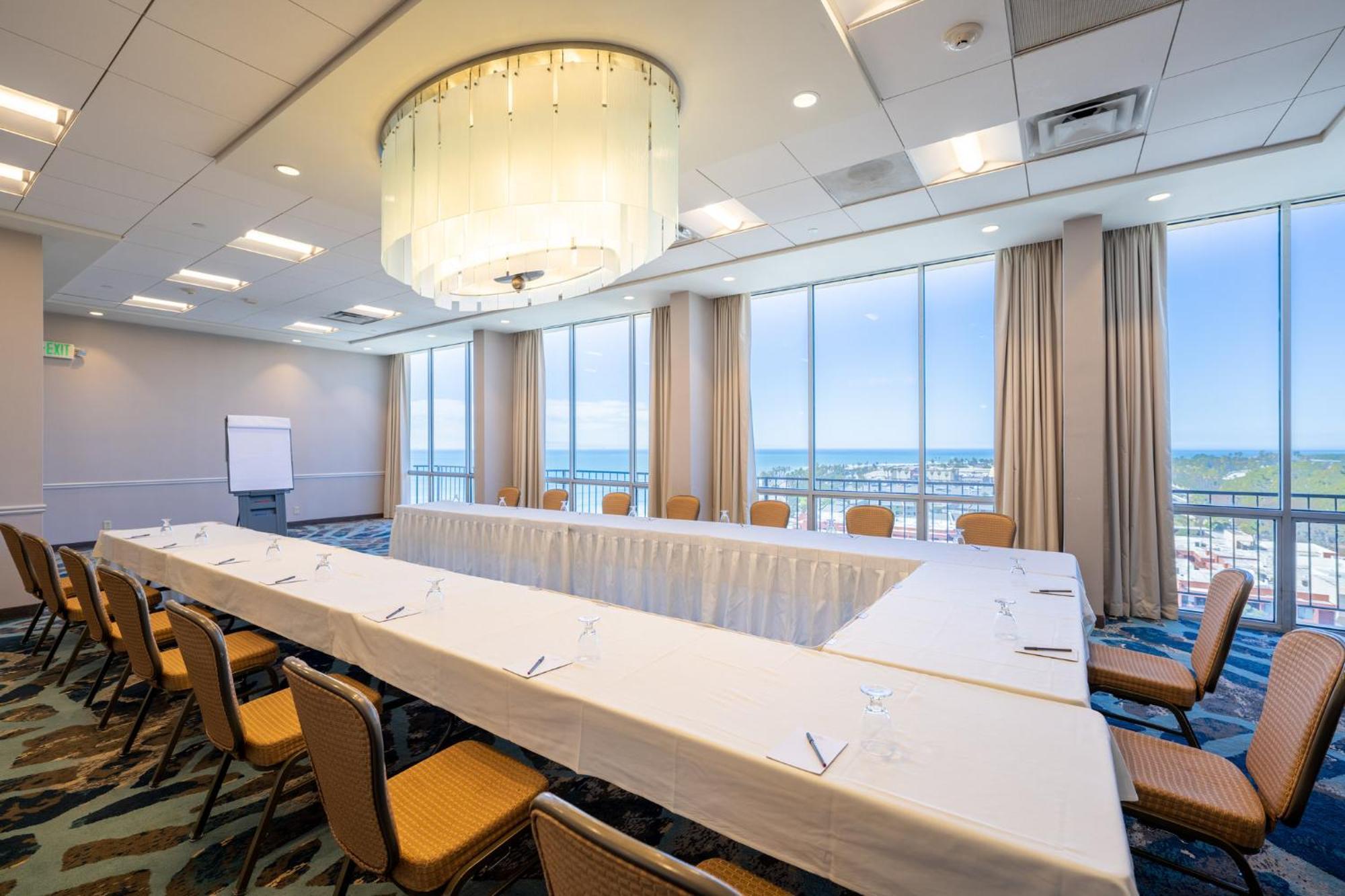 Crowne Plaza Ventura Beach By Ihg Екстериор снимка