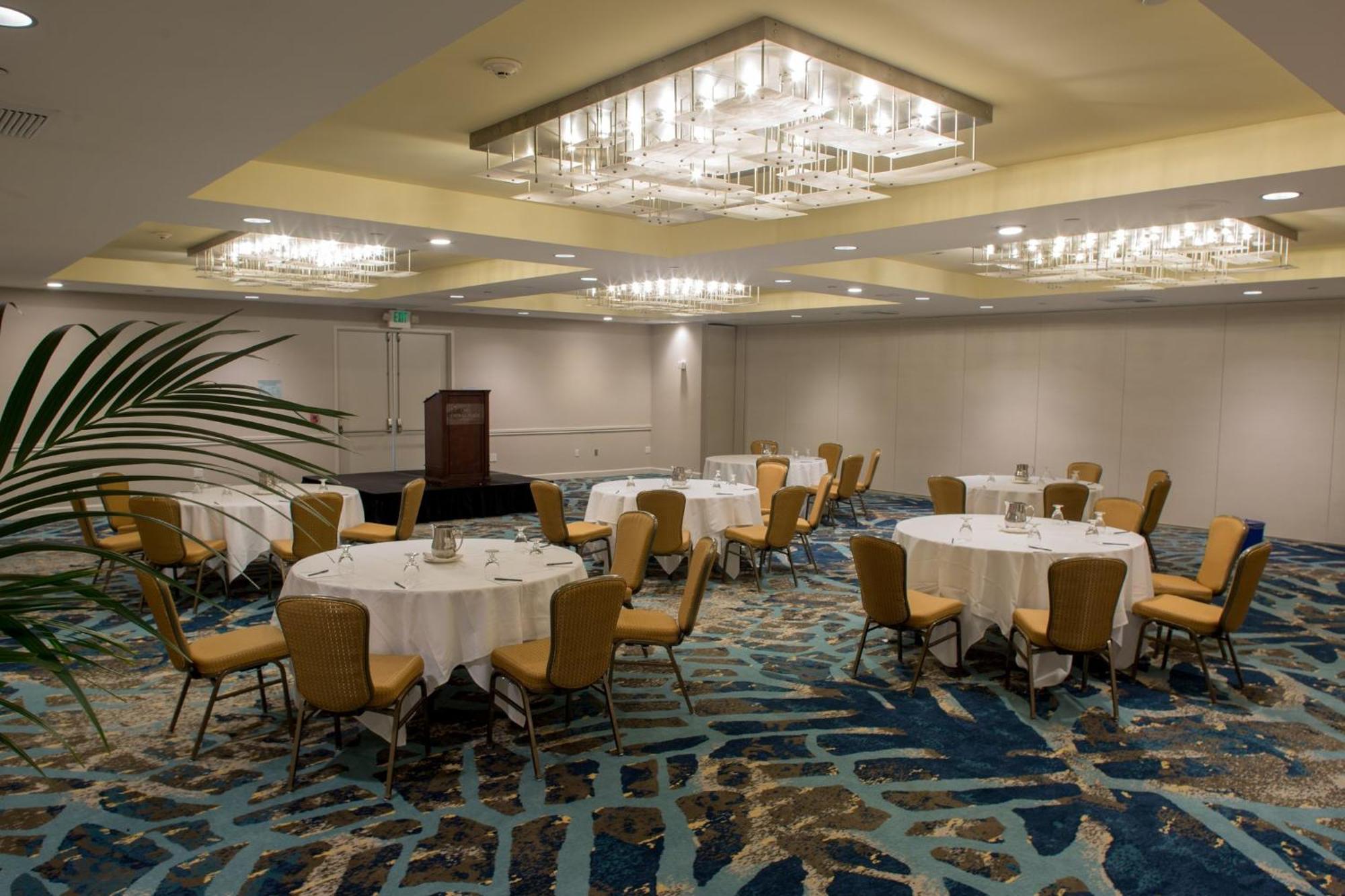 Crowne Plaza Ventura Beach By Ihg Екстериор снимка