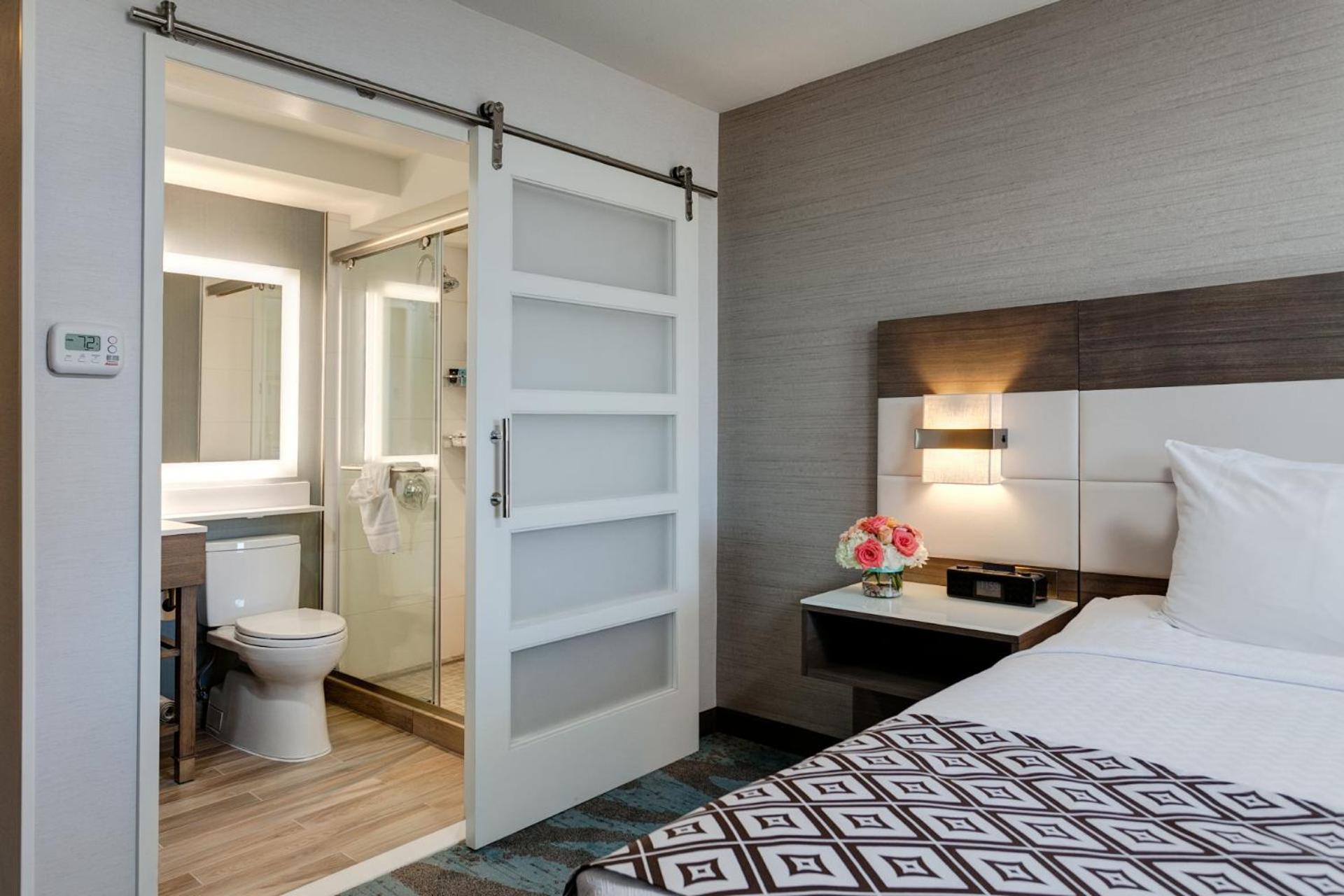 Crowne Plaza Ventura Beach By Ihg Екстериор снимка